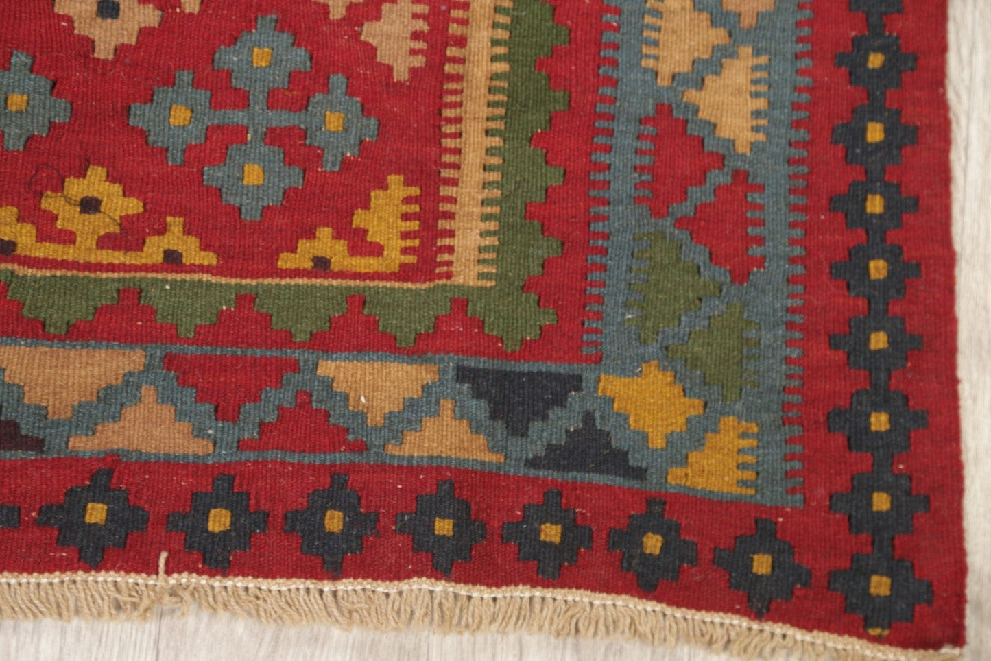 Geometric 4x6 Qashqai Kilim Persian Area Rug