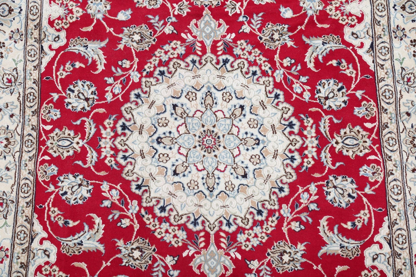 Floral 5x8 Nain Persian Area Rug