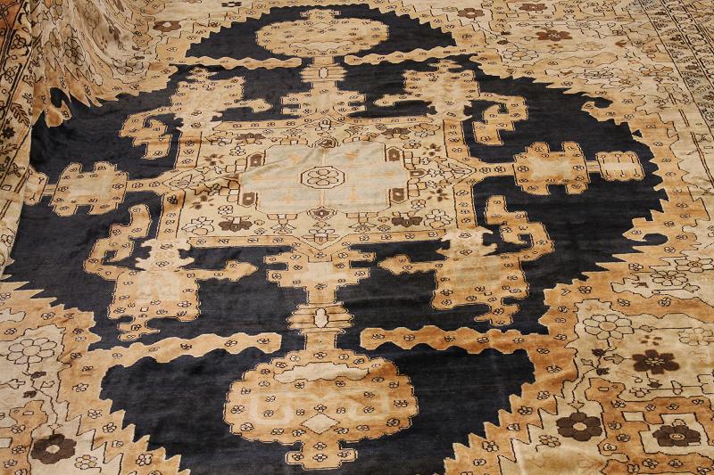 17x19 Heriz Persian Area Rug