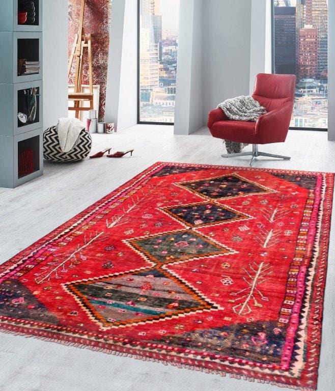 Vintage Shiraz Collection Red Lamb's Wool Area Rug- 4' 6" X 9' 0"