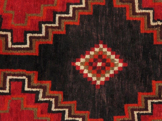 Vintage Shiraz Collection Red Lamb's Wool Area Rug- 4' 2" X 7' 2"