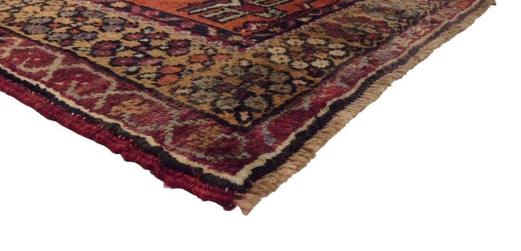Antique Sivas Collection Coral Lamb's Wool Area Rug- 3' 7" X 5' 7"