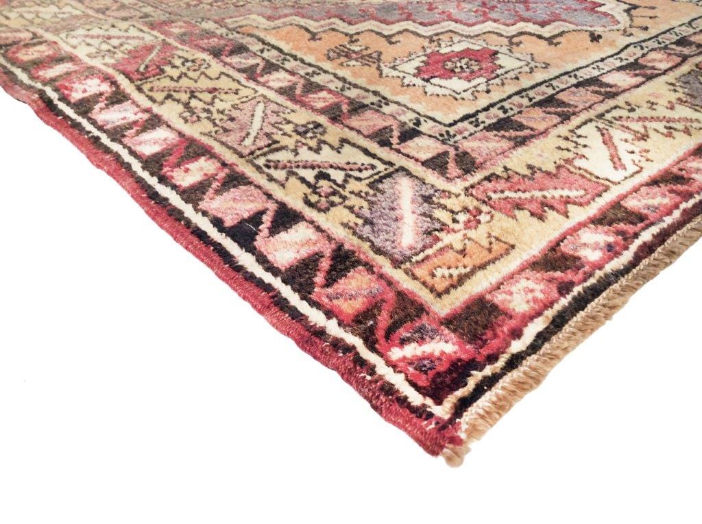 Antique Sivas Collection Coral Lamb's Wool Area Rug- 3' 8" X 6' 1"