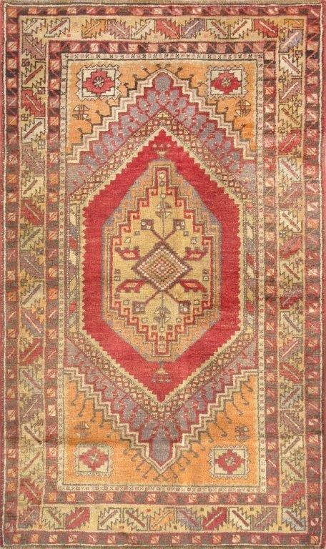 Antique Sivas Collection Coral Lamb's Wool Area Rug- 3' 8" X 6' 1"