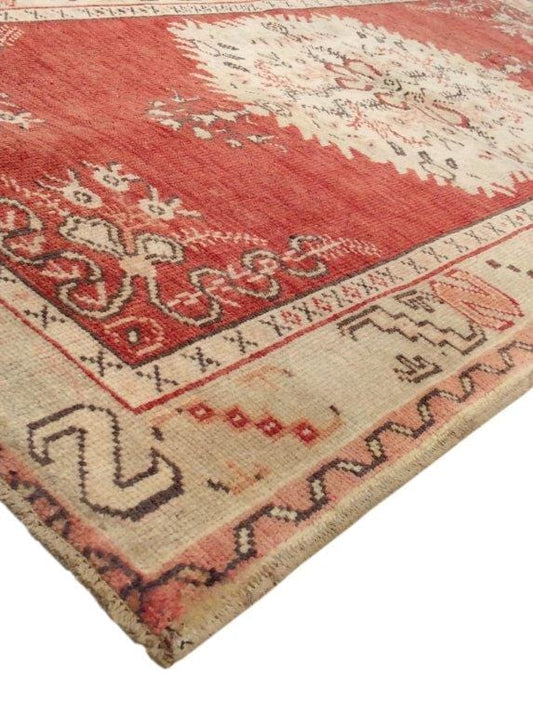 Vintage Oushak Collection Coral Lamb's Wool Area Rug- 3' 4" X 6' 6"