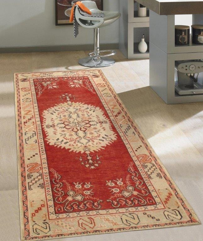 Vintage Oushak Collection Coral Lamb's Wool Area Rug- 3' 4" X 6' 6"
