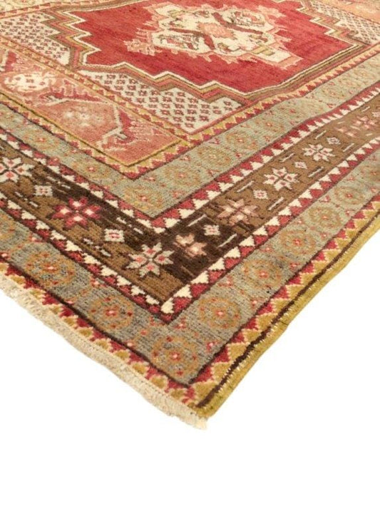 Vintage Oushak Collection Coral Lamb's Wool Area Rug- 3' 8" X 5' 7"