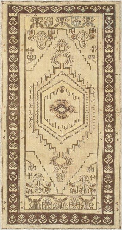 Vintage Oushak Collection Beige Lamb's Wool Area Rug- 3' 6" X 6'10"