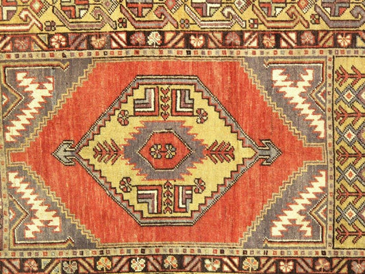 Vintage Oushak Collection Coral Lamb's Wool Area Rug- 3' 7" X 5'10"