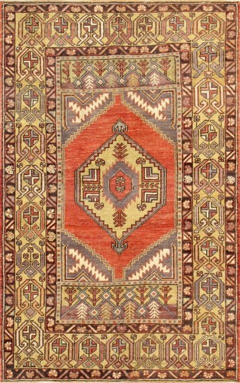 Vintage Oushak Collection Coral Lamb's Wool Area Rug- 3' 7" X 5'10"