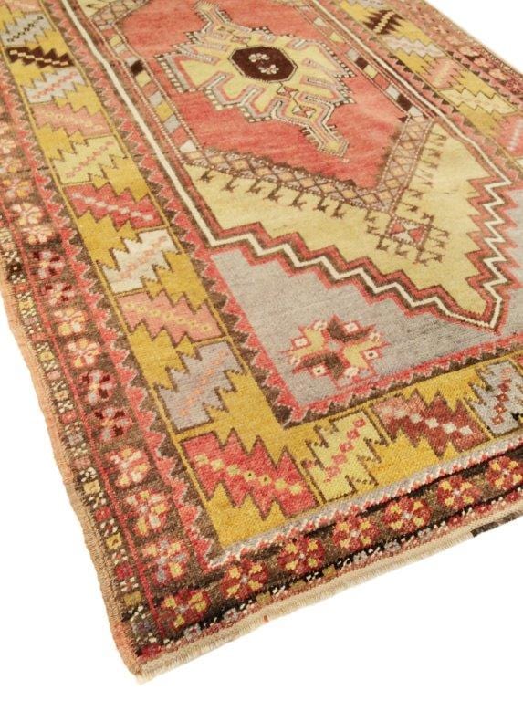 Vintage Oushak Collection Coral Lamb's Wool Area Rug- 3' 7" X 6' 9"