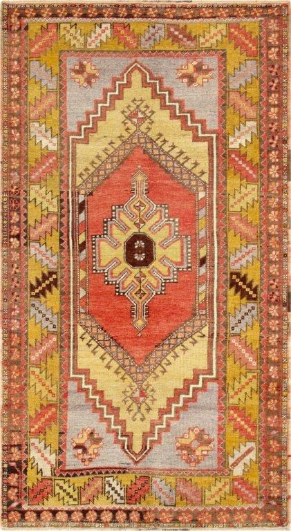 Vintage Oushak Collection Coral Lamb's Wool Area Rug- 3' 7" X 6' 9"