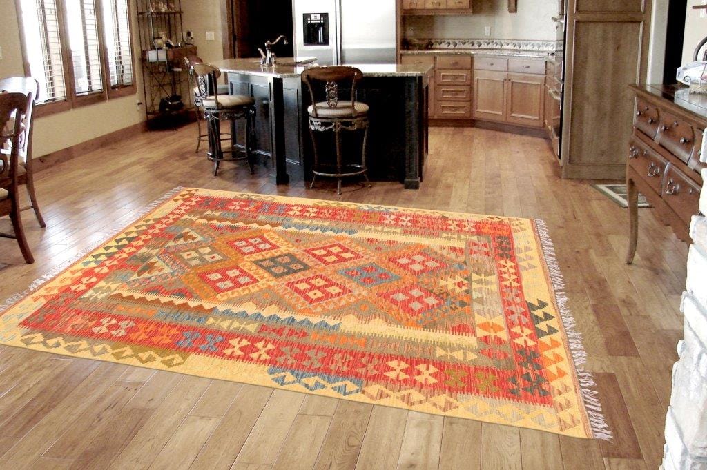 Kilim Collection Hand-Woven Lamb's Wool Area Rug- 4' 9" X 6' 6"