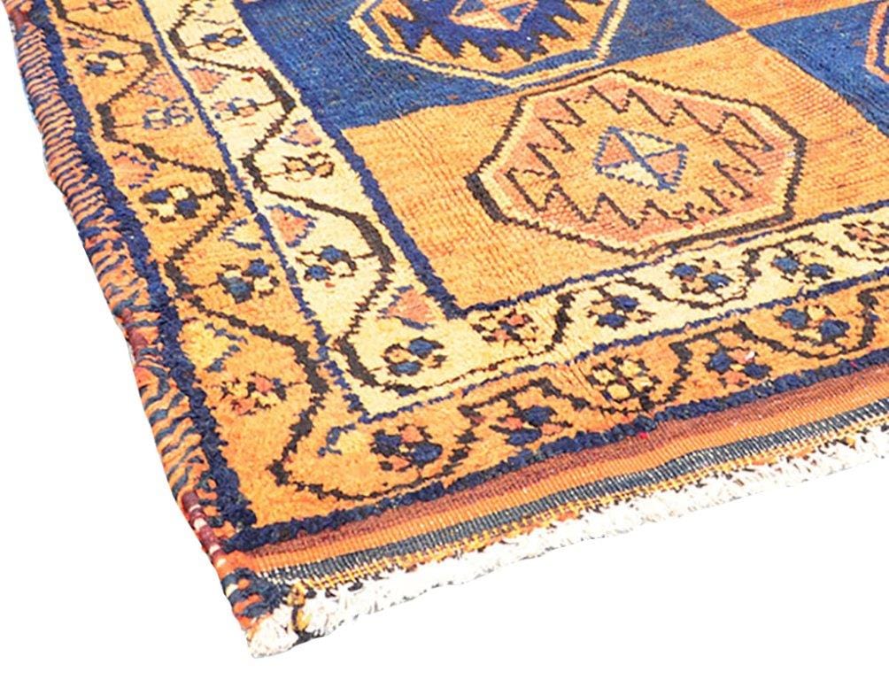 Vintage Shiraz Collection Multi Lamb's Wool Area Rug- 4' 0" X 11' 7"