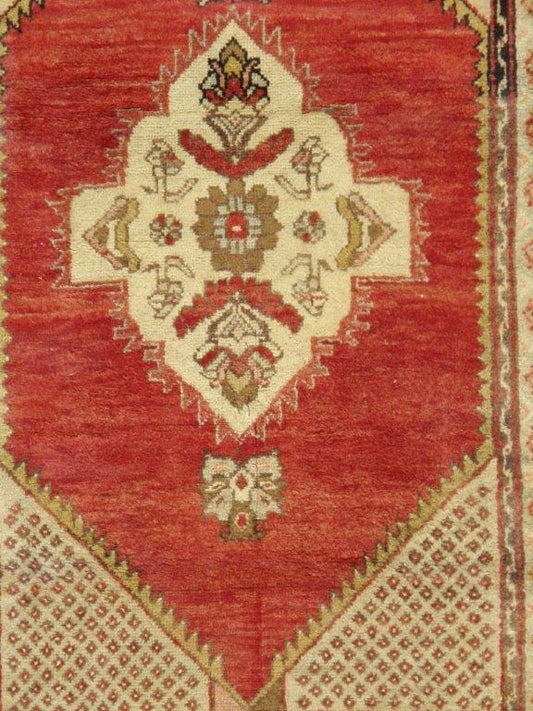 Vintage Oushak Collection Coral Lamb's Wool Area Rug- 3' 8" X 6' 4"
