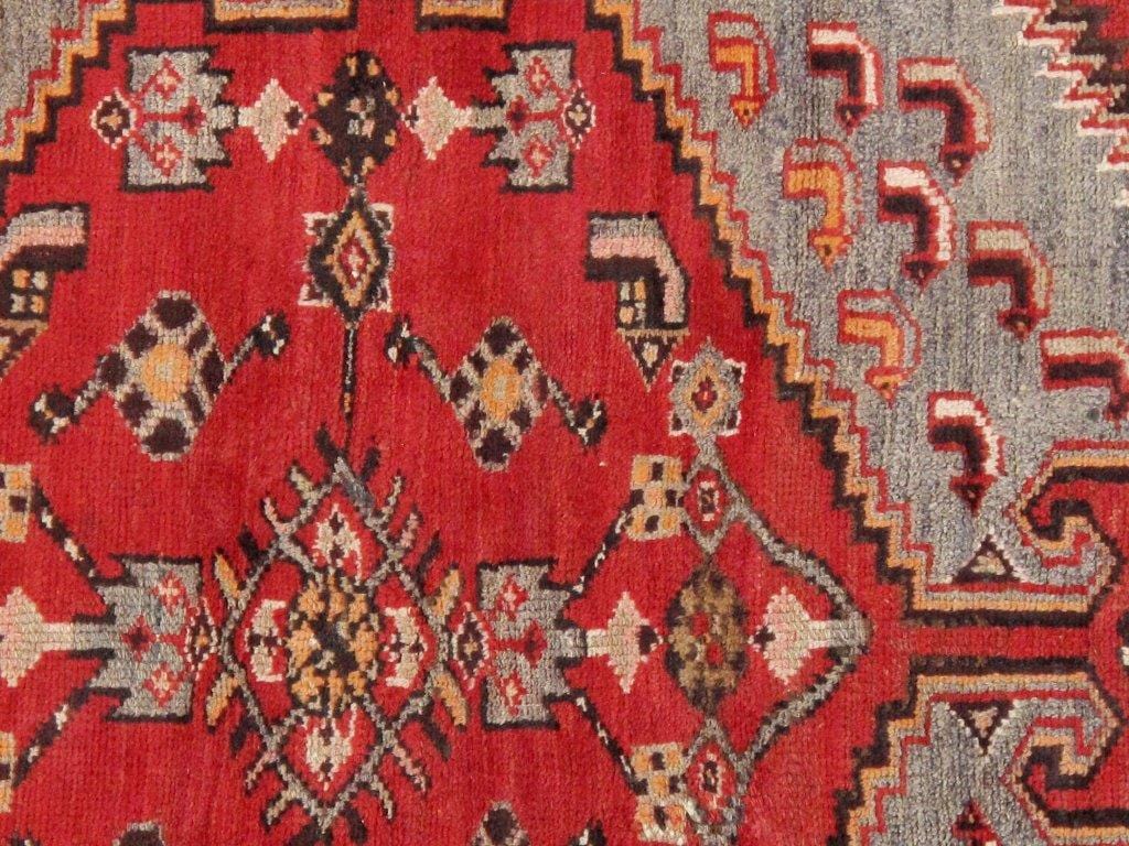 Vintage Shiraz Collection Rust Lamb's Wool Area Rug- 4' 3" X 7' 2"