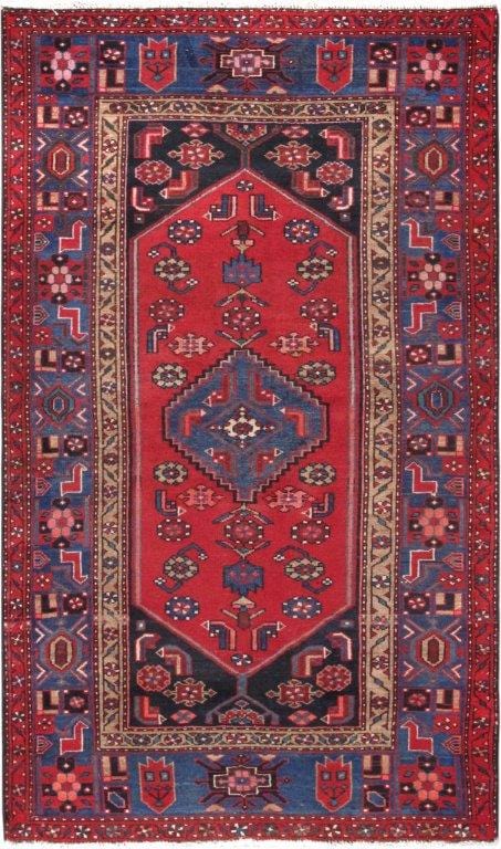 Vintage Shiraz Collection Rust Wool Area Rug- 4' 1" X 6' 9"