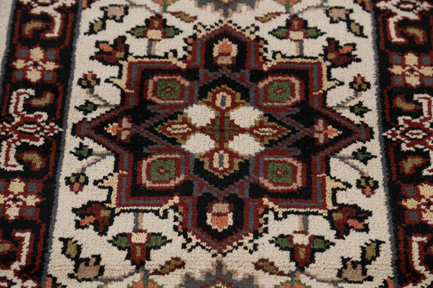 Geometric Heriz Oriental Ivory Area Rug 2x4