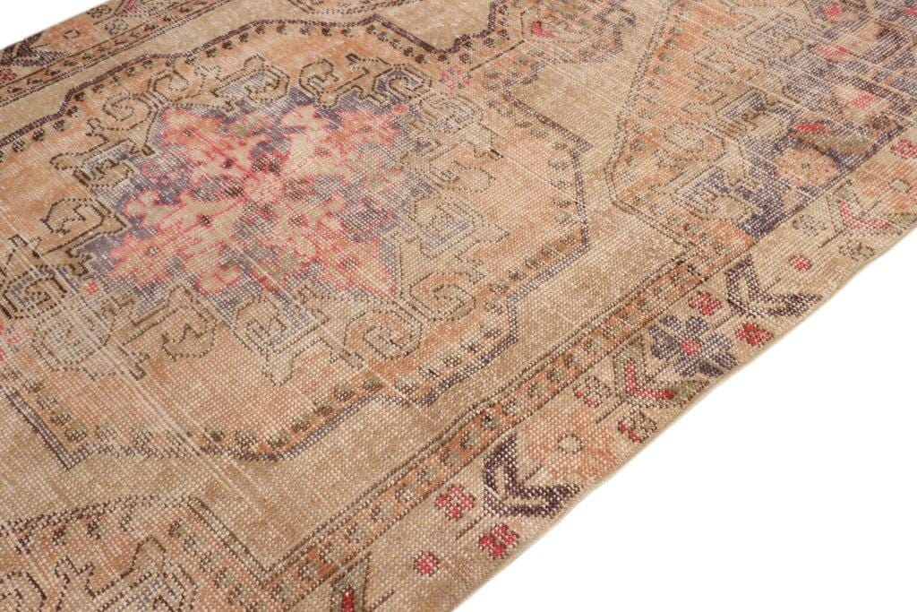 Vintage Oushak Collection Beige Lamb's Wool Area Rug- 4' 4" X 7' 0"