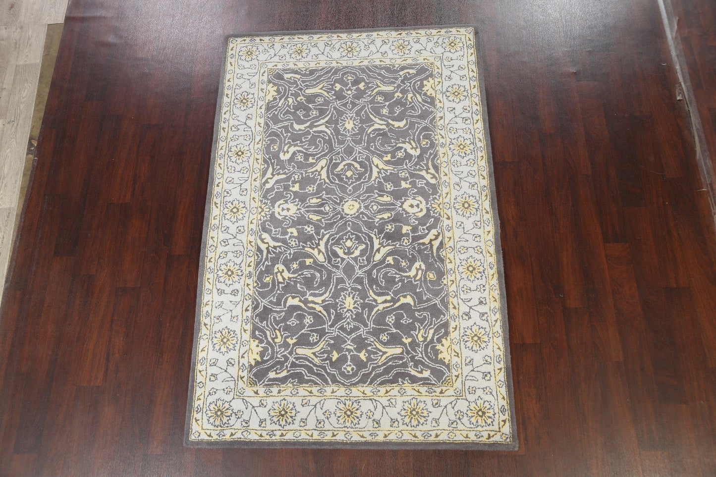 Hand-Tufted Floral Area Rug 5x8