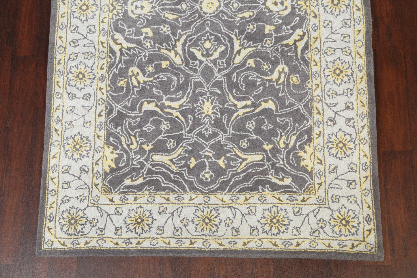 Hand-Tufted Floral Area Rug 5x8