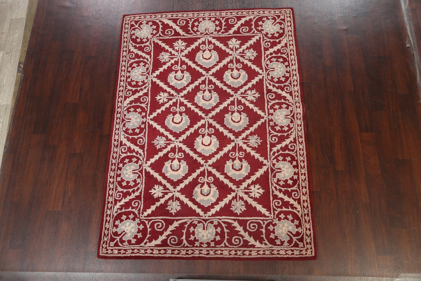 Hand-Tufted Floral Area Rug 6x8