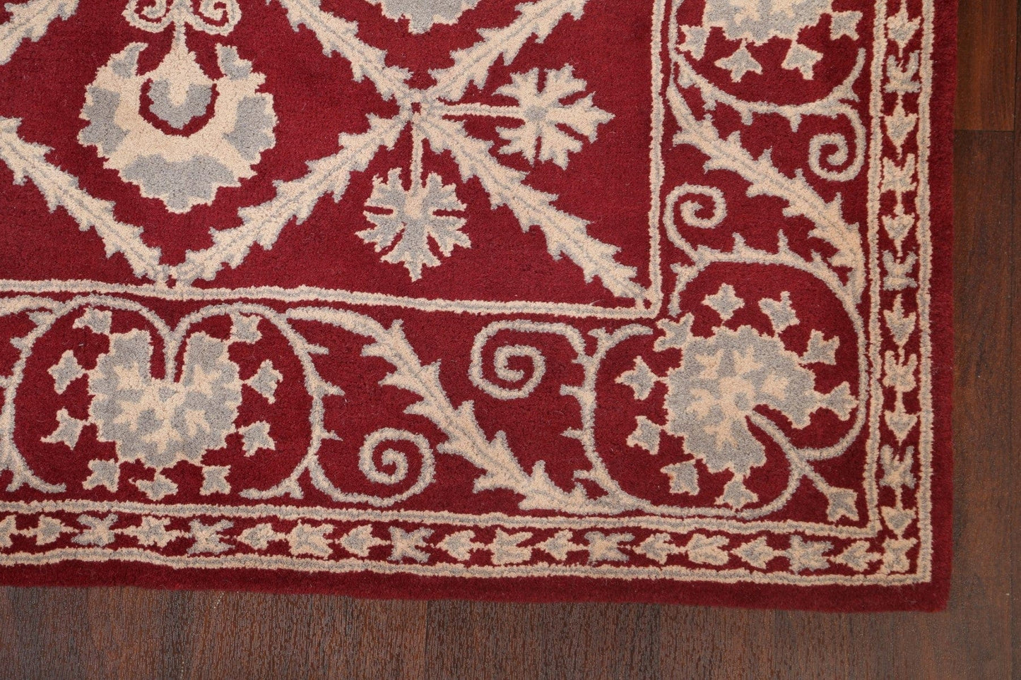 Hand-Tufted Floral Area Rug 6x8