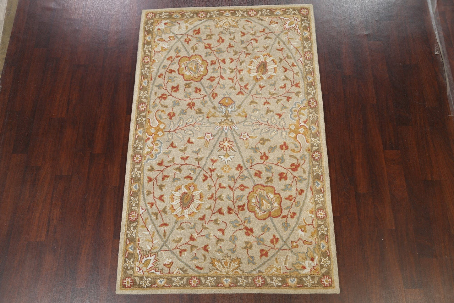 Hand-Tufted Floral Area Rug 5x8