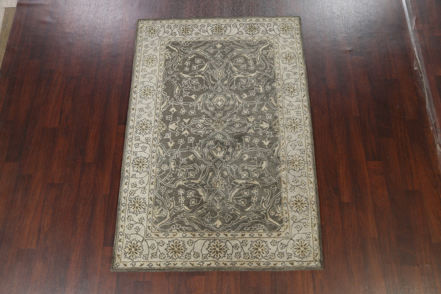 Hand-Tufted Floral Area Rug 5x8