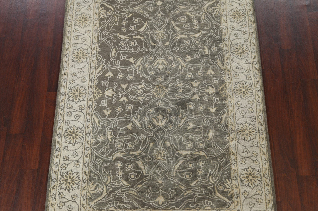 Hand-Tufted Floral Area Rug 5x8