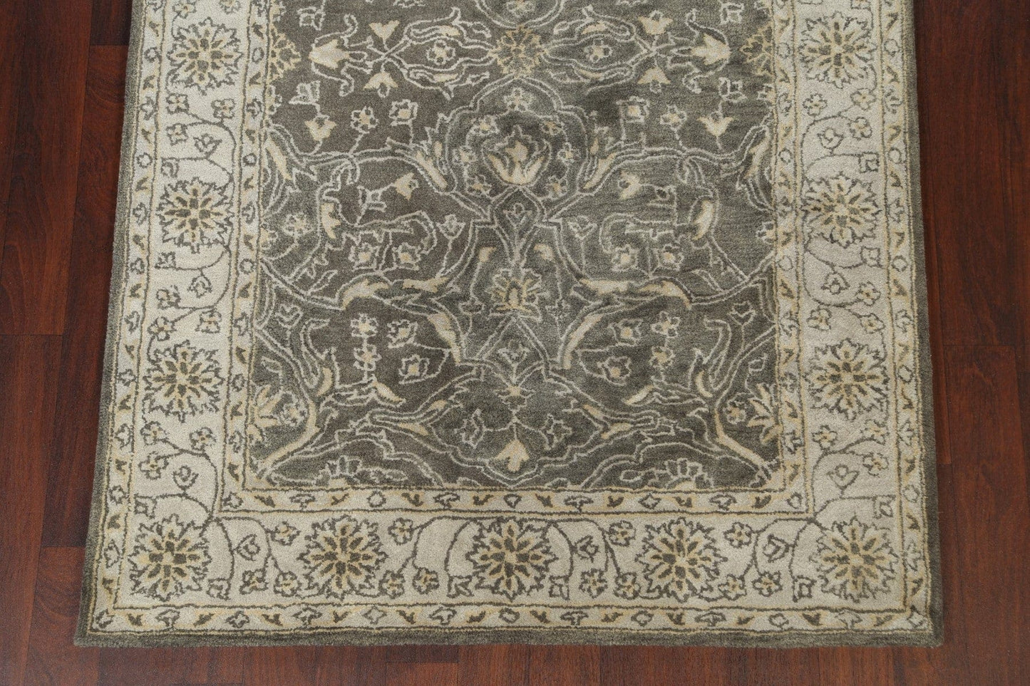 Hand-Tufted Floral Area Rug 5x8