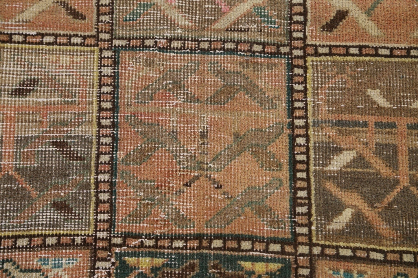 Antique Bakhtiari Persian Area Rug 5x9