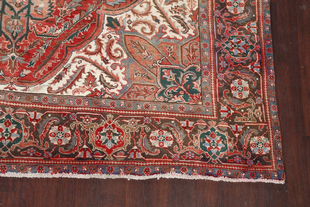 Hand-Knotted Heriz Persian Area Rug 10x13