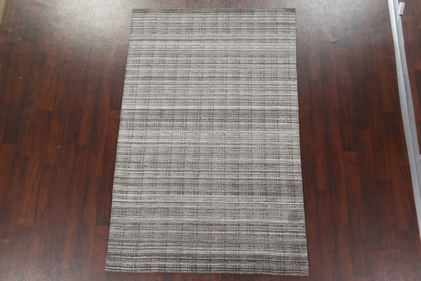 Contemporary Oriental Wool Area Rug 5x8