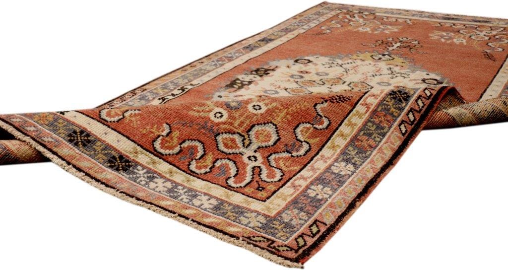 Vintage Anatolian Collection Coral Wool Area Rug- 3' 0" X 5' 9"