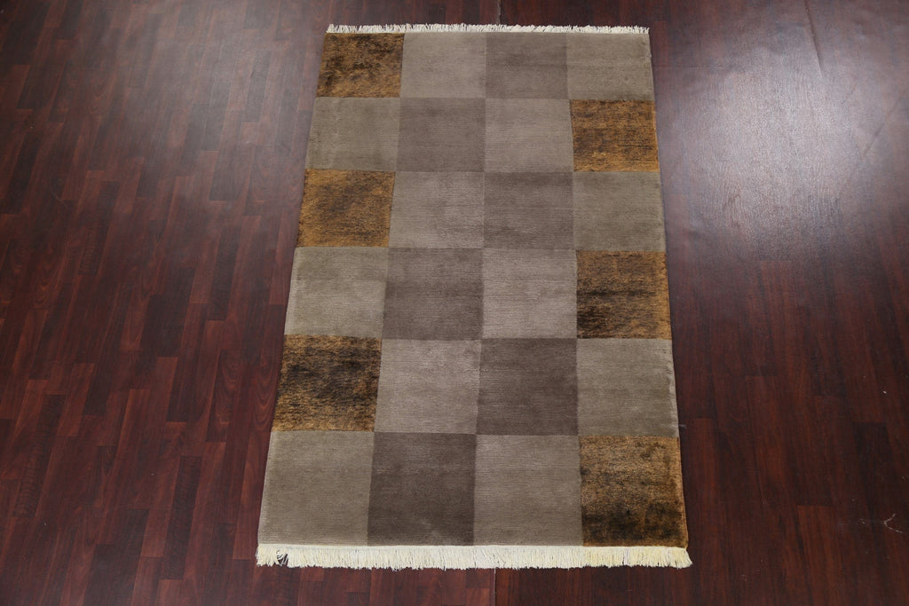 Checkered Vegetable Dye Nepalese Wool Area Rug 5x8