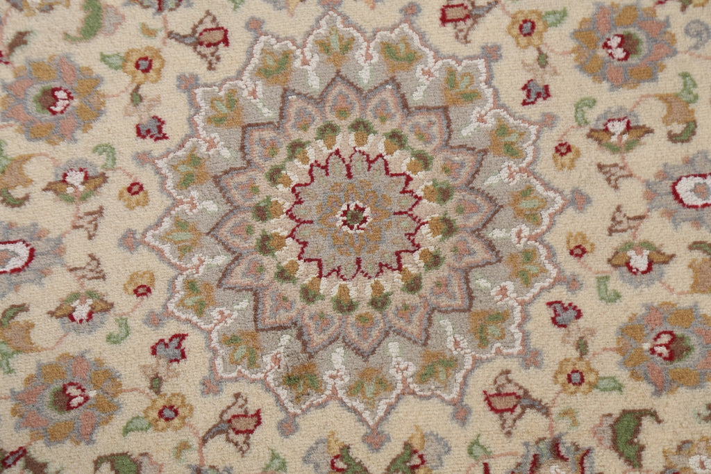 Vegetable Dye Wool/ Silk Tabriz Round Area Rug 3x3