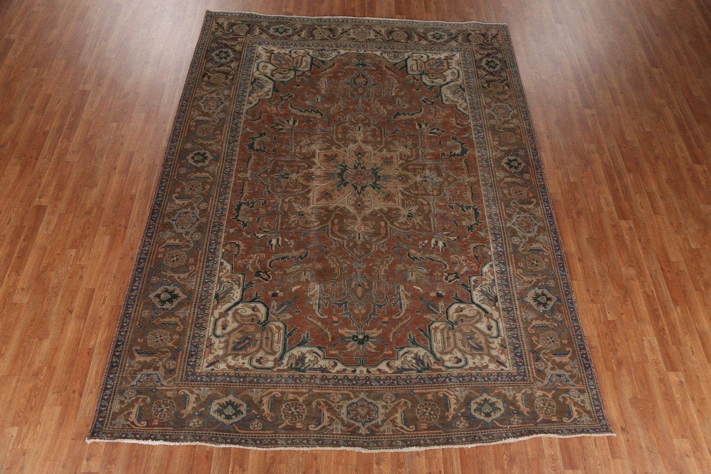 Hand-Knotted Wool Heriz Persian Area Rug 8x11