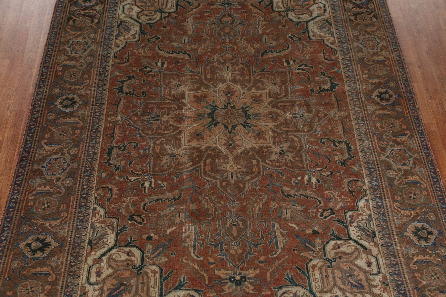 Hand-Knotted Wool Heriz Persian Area Rug 8x11