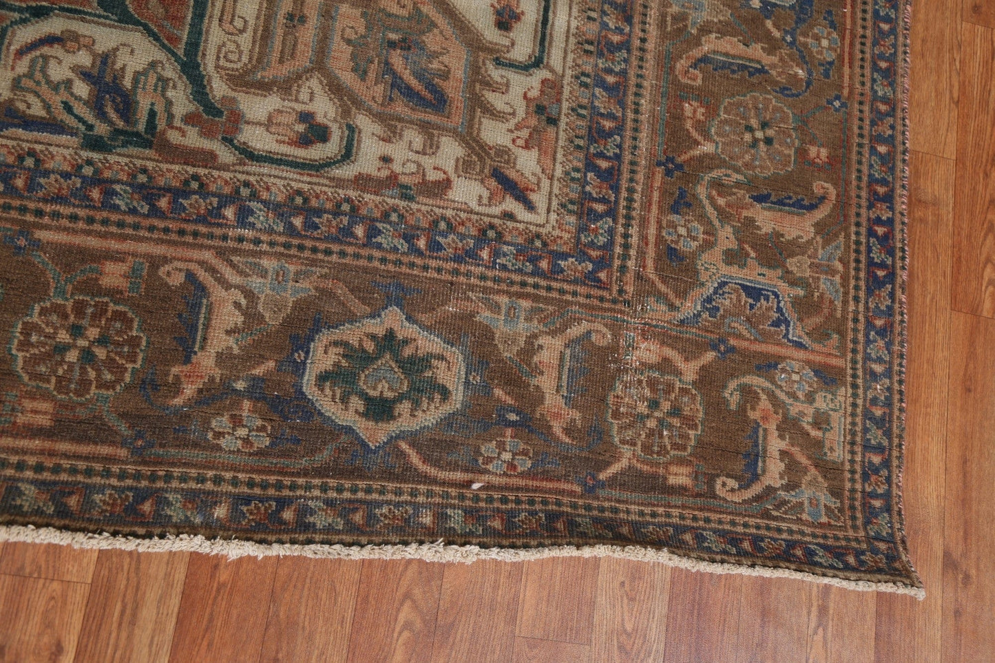 Hand-Knotted Wool Heriz Persian Area Rug 8x11