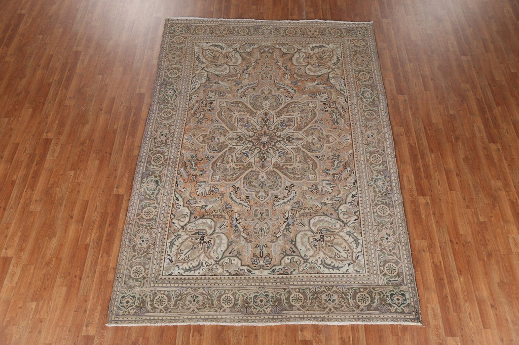 Hand-Knotted Wool Heriz Persian Area Rug 7x9