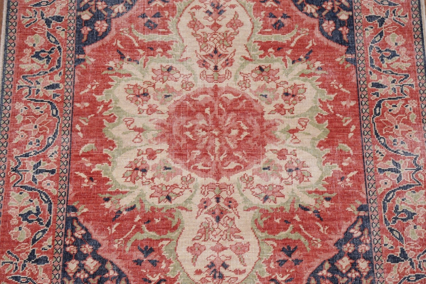 Handmade Floral Sarouk Farahan Wool Turkish Rug 4x6