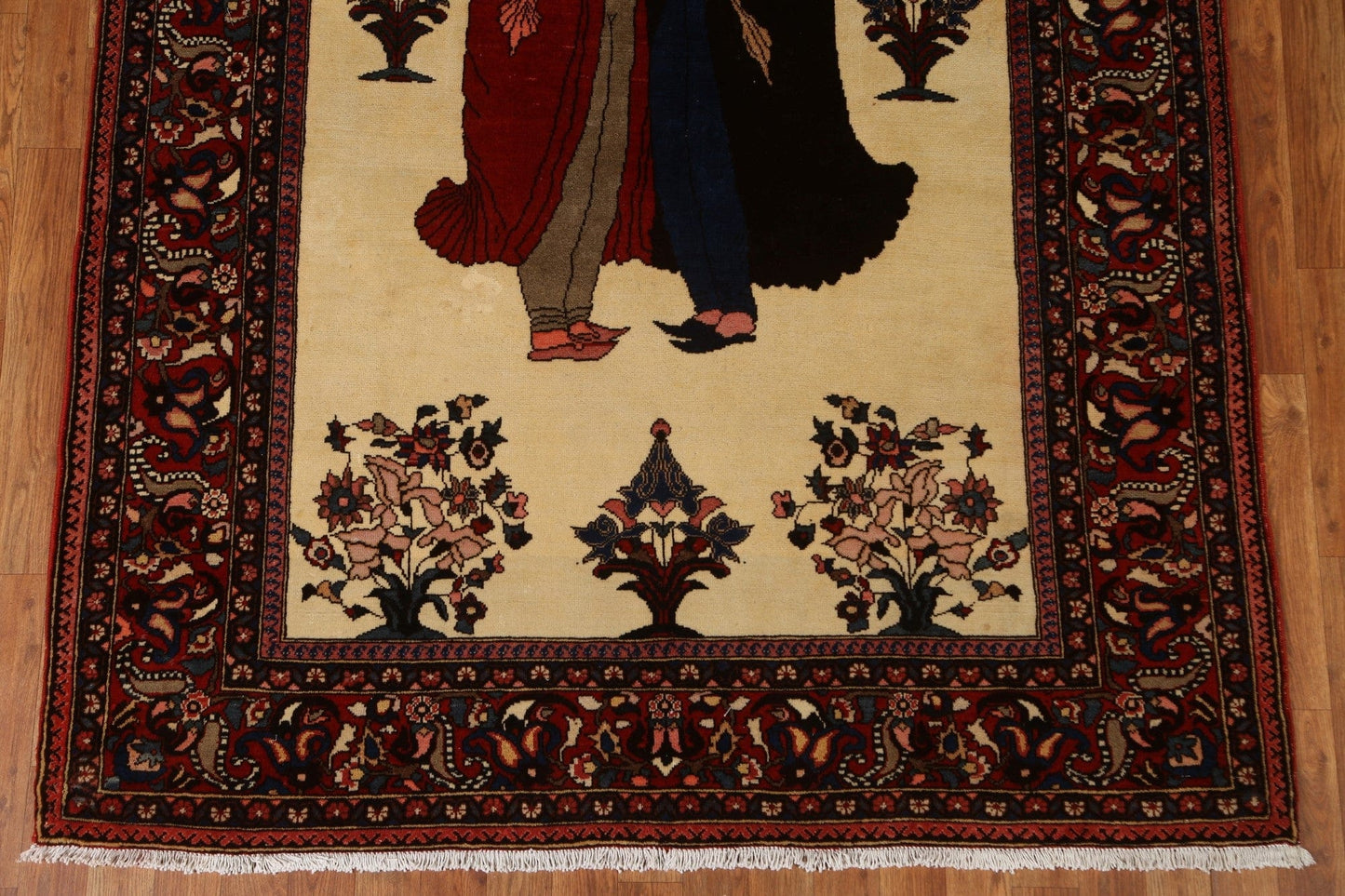 Pictorial Bakhtiari Persian Area Rug 5x8