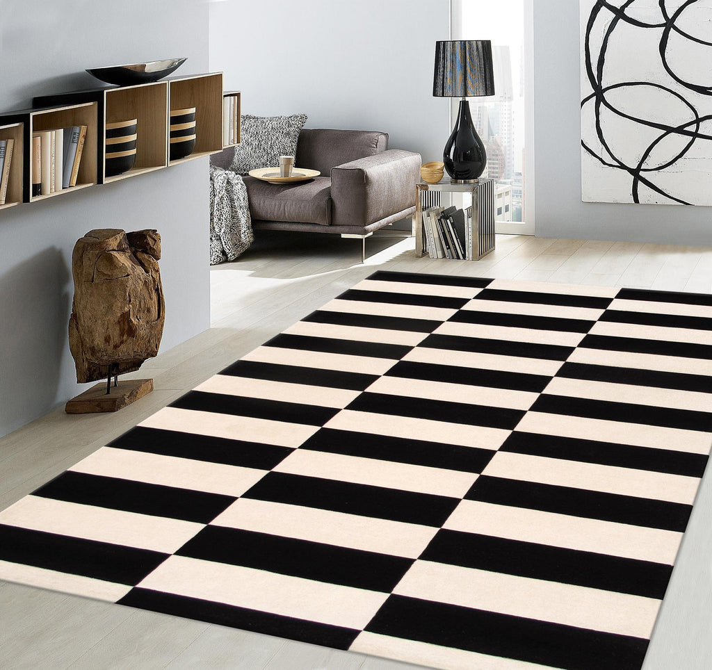 Rodeo Collection Hand-Tufted White/Black Bsilk & Wool Area Rug- 7' 9" X 9' 9"