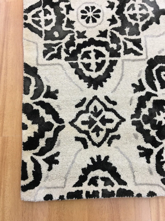 Ivory Floral 5X8 Hand-Tufted Modern Rug