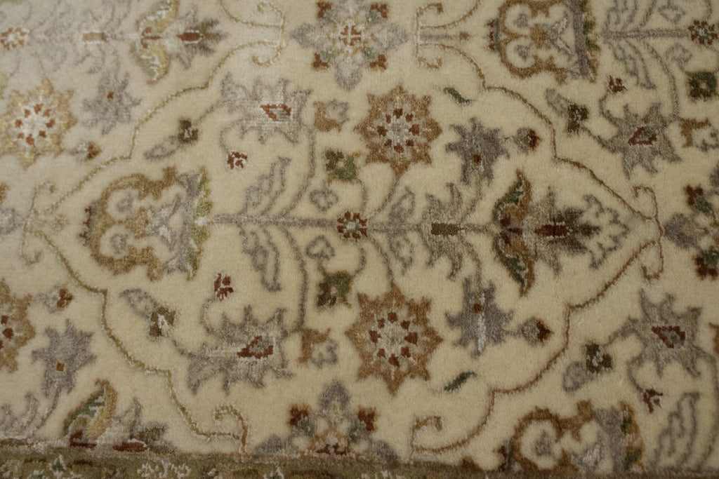 Cream Floral 2'5X4'8 Indo Tabriz Oriental Rug