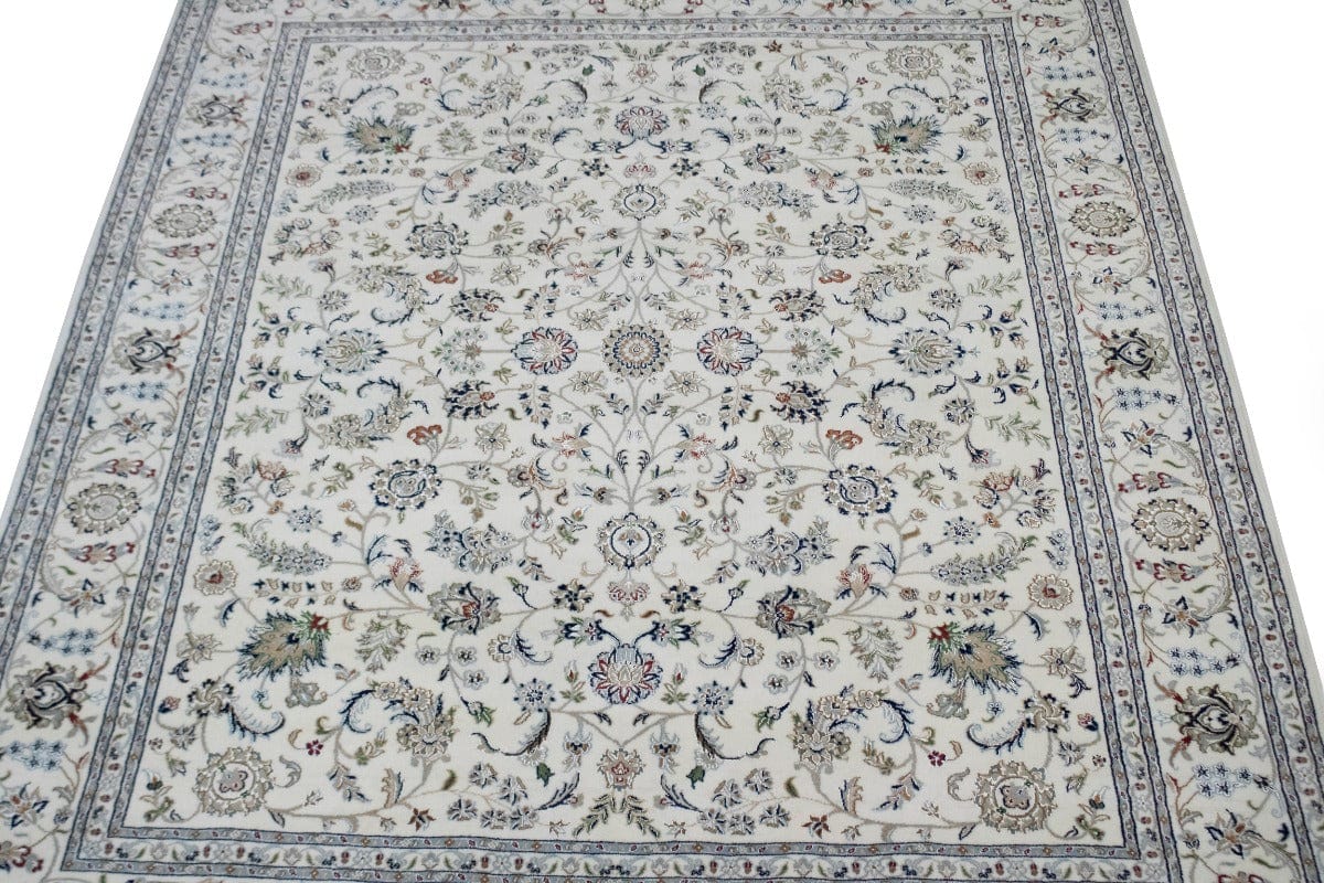 Cream Floral 8X10 Indo-Nain Oriental Rug