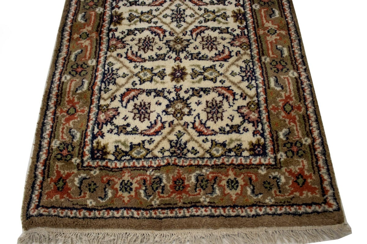 Cream Floral Tribal 2'5X4'7 Indo-Bidjar Oriental Rug