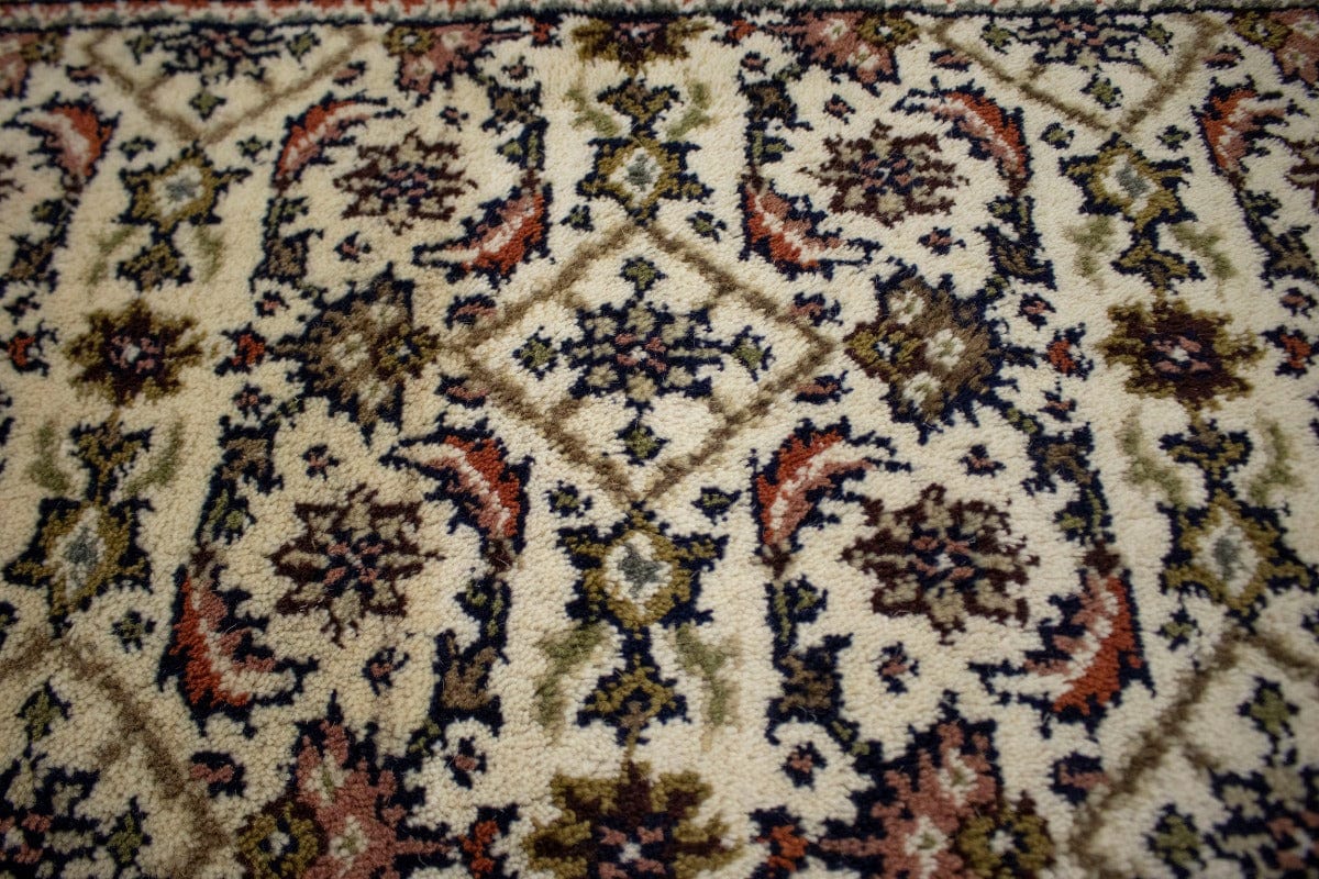 Cream Floral Tribal 2'5X4'7 Indo-Bidjar Oriental Rug