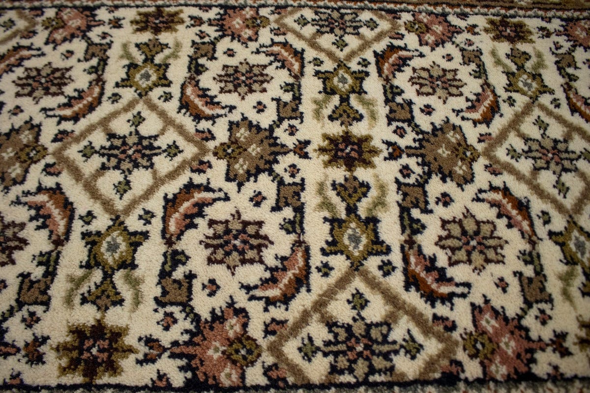 Cream Floral Tribal 2'5X4'7 Indo-Bidjar Oriental Rug